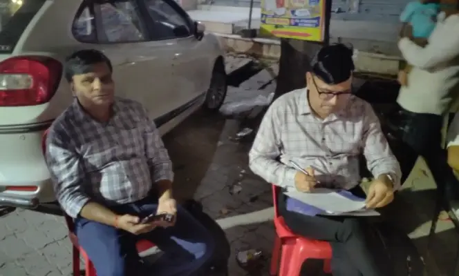Ambedkar Nagar News: दीपावली से पहले मिठाई के नाम पर ‘मीठे जहर’ की सप्लाई! ढाई कुंतल से अधिक मिठाई में मिली फफूंद